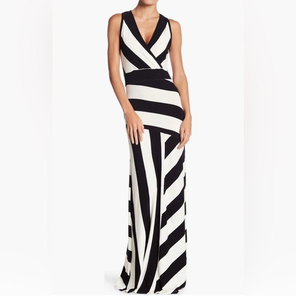 2/$30 Go Couture Sleeveless Maxi Stripe Dress Black White sz Medium - Picture 1 of 9